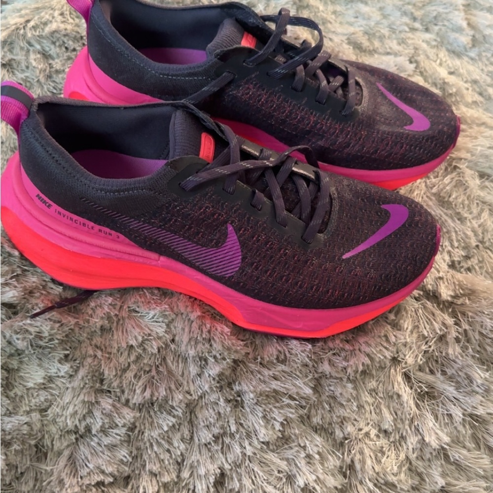 Nike Women's Black and Pink Running Shoes - Invincible Run